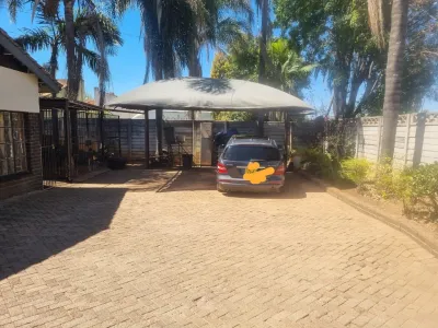 4-Bedroom Family Home with Cottage on 2 000 sqm, Borrowdale West, Harare