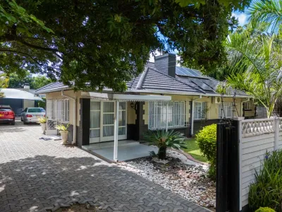AVONDALE HOUSE FOR SALE | 793sqm | 4 Beds 3 Bath | Full Deeds | Fitted Kitchen | Solar | Borehole
