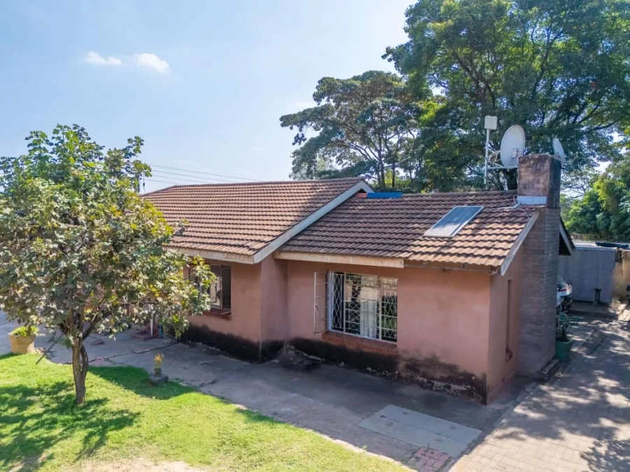 MARIMBA HOUSE FOR SALE | 1200sqm | 3 Beds MES | Fitted Kitchen | Borehole & Tank | Garage | Deeds