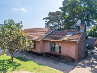 MARIMBA HOUSE FOR SALE | 1200sqm | 3 Beds MES | Fitted Kitchen | Borehole & Tank | Garage | Deeds