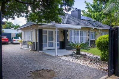 Avondale House – 3 Bedroom with Solar, Borehole & Cottage
