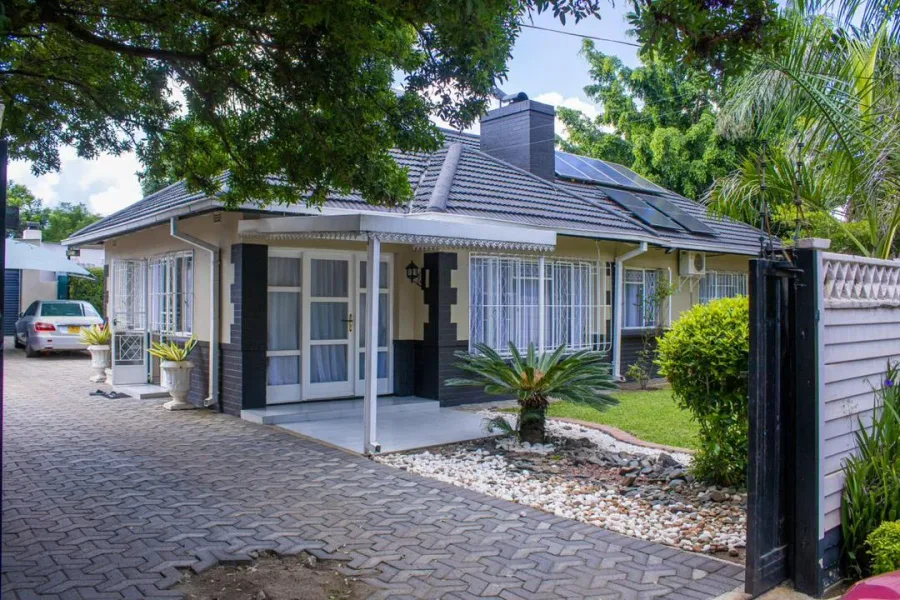 Avondale House with Solar System, Borehole & Cottage