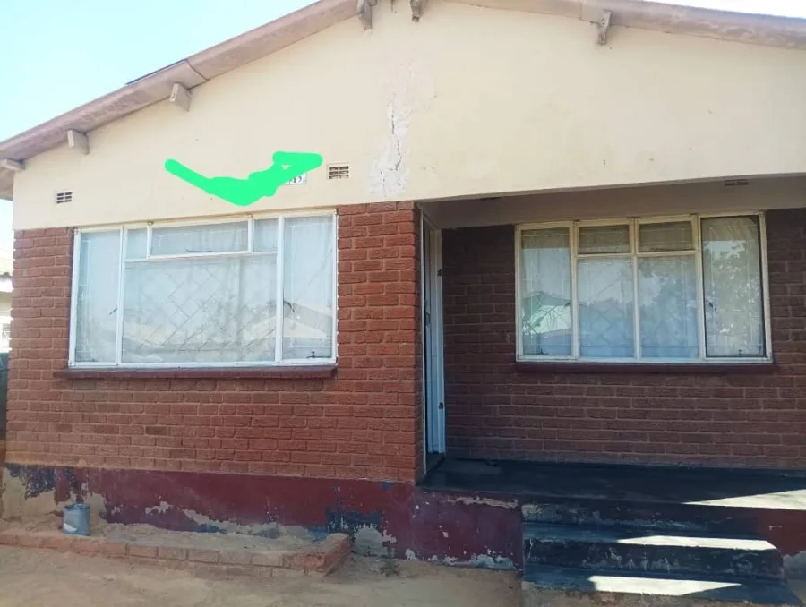 4-Bedroom House in Chitungwiza Unit L with Borehole