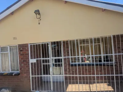 3-Bedroom House with Main En Suite in Unit L, Seke — USD 35,000