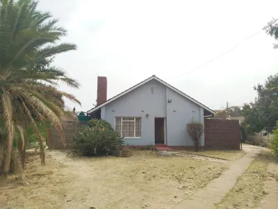 Spacious 5-Bedroom Family Home with Cottage in Ashdown Park, Mabelreign