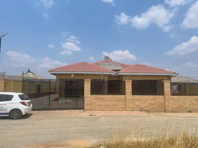 Modern 4-Bedroom House with Solar and Borehole in Mabvazuva East