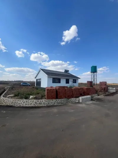 Pomona City 588 sqm Corner Stand with 2-Bed Cottage