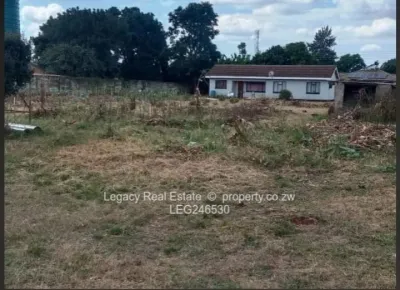 Marlborough House on 4,000sqm with Cottage – Full Title Deeds