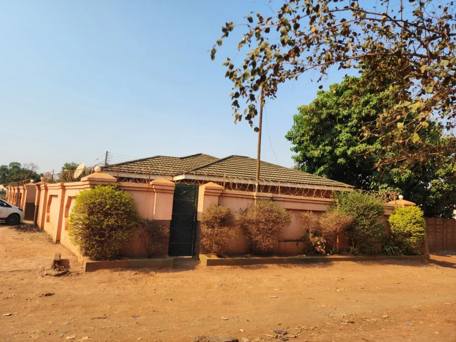 Council Cession House on Highglen Road, Kuwadzana 2 – USD 79,500