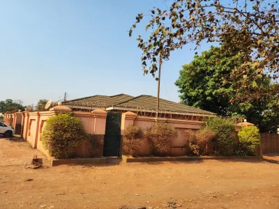 Council Cession House on Highglen Road, Kuwadzana 2 – USD 79,500