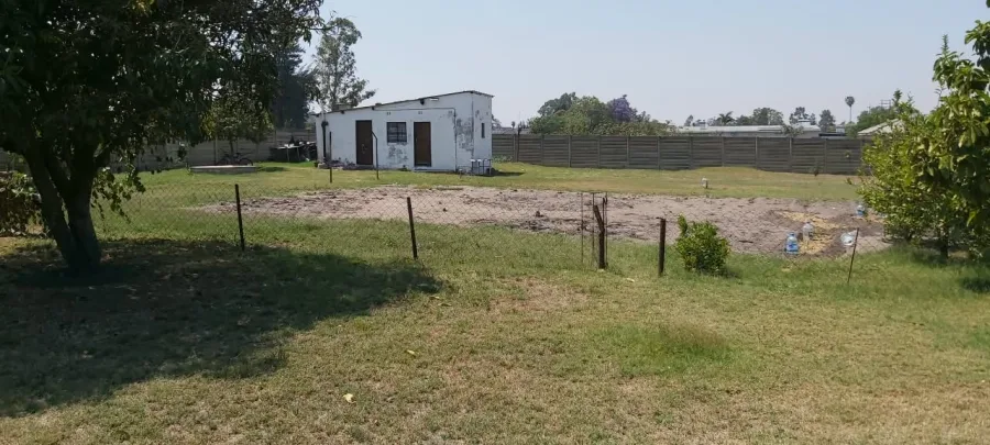 Hatfield 4-Bedroom House with Cottage on 4,050sqm Development Stand