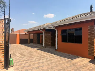 4-Bedroom House with Solar Backup and Water Tank in Madokero