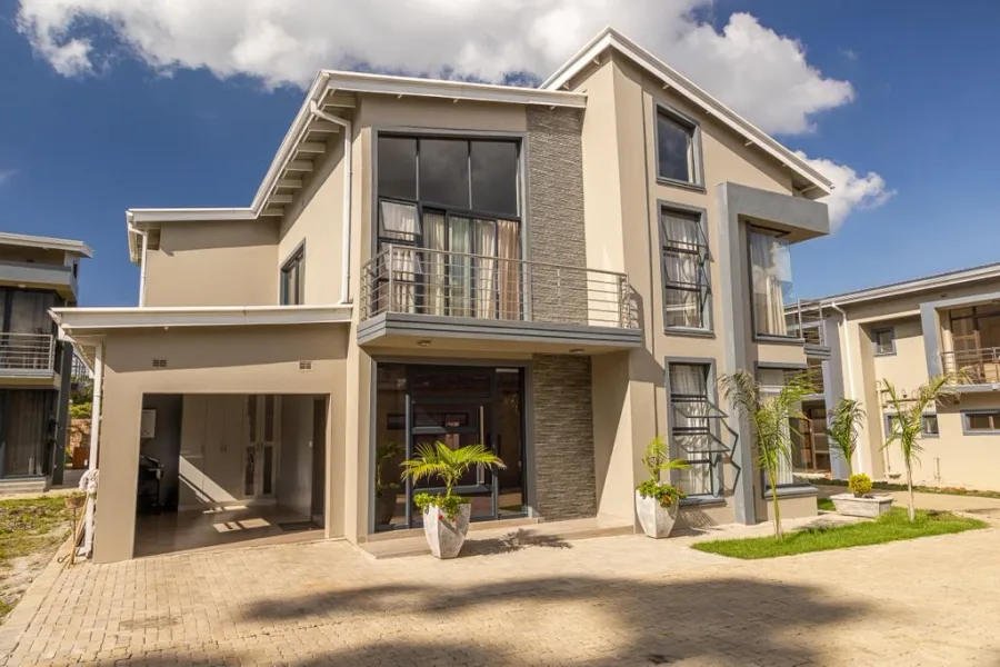 4-Bedroom Apartment with Solar, Borehole and Garage in Newlands