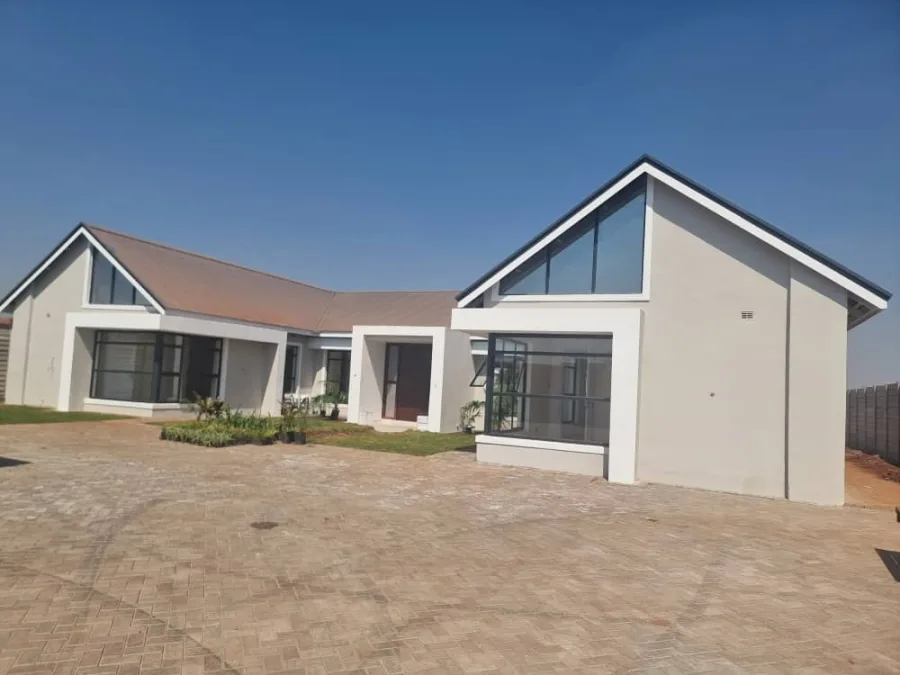 Modern Executive Family Home in Mount Pleasant Heights, Harare