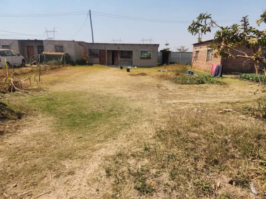 2-Bedroom Home with Cottage on 300 m² Stand, Granary Park