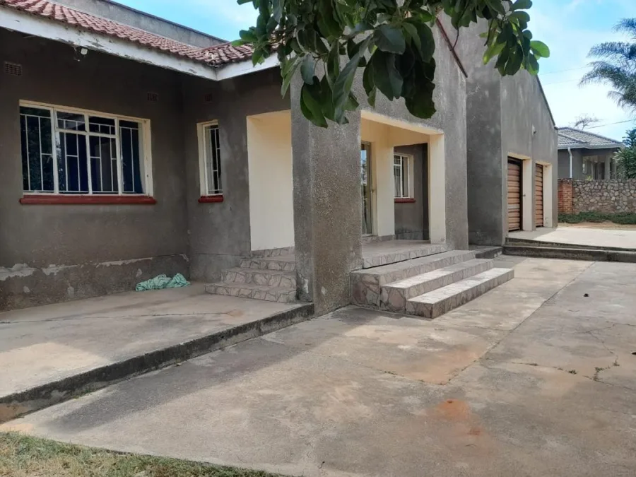 Charlotte Brooke Family Home with Cottage – 4 Bed, 1300 sqm Stand