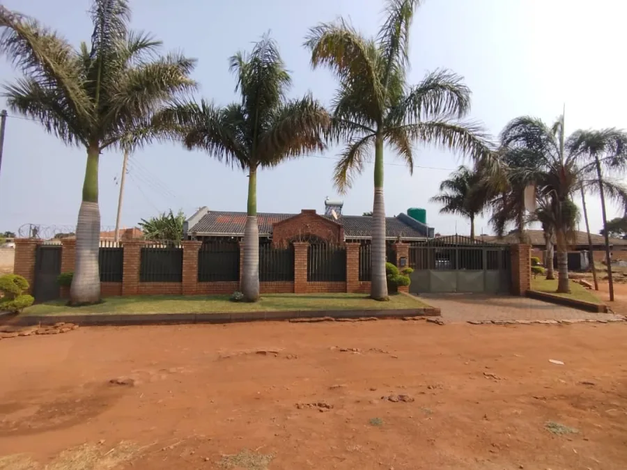 4-Bedroom Modern Family Home with Borehole & Solar, Bloomingdale