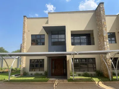 3-Bedroom Duplex in Golden Stairs Gardens, Mount Pleasant