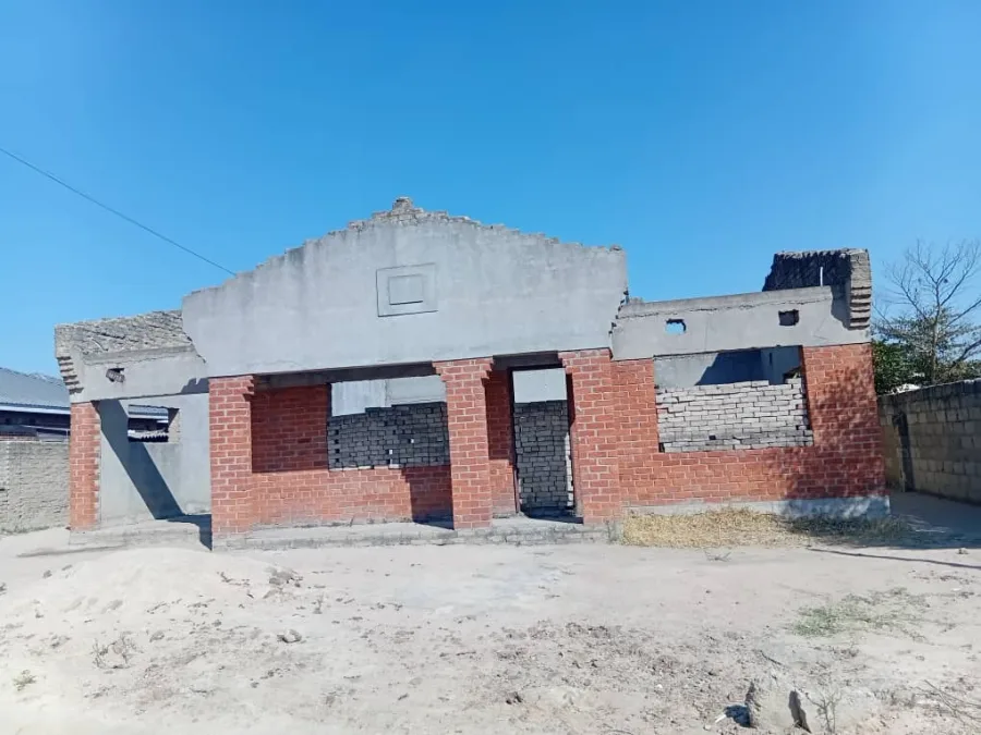 4-bedrooms House with 2-Roomed Cottage, Zengeza 5, Chitungwiza