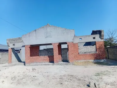 4-bedrooms House with 2-Roomed Cottage, Zengeza 5, Chitungwiza