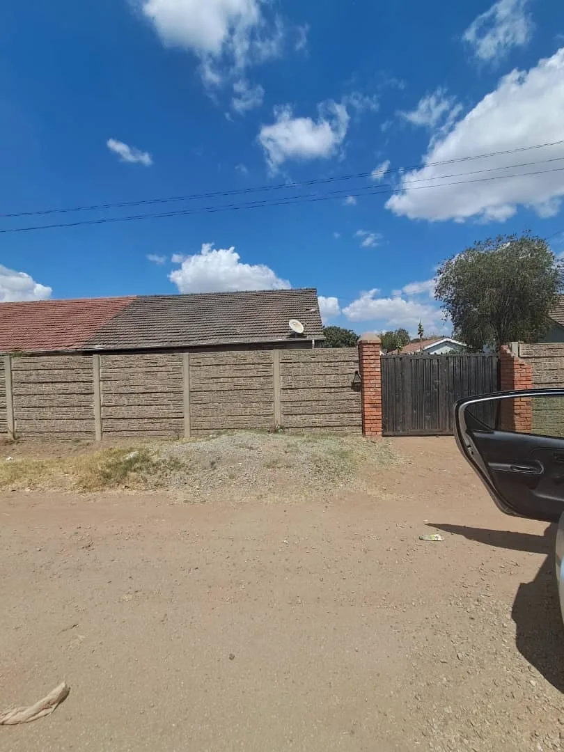 Three-Bedroom House on 668 sqm Stand in Southerton