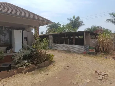 3-Bedroom House with 3-Bedroom Cottage in Mabelreign