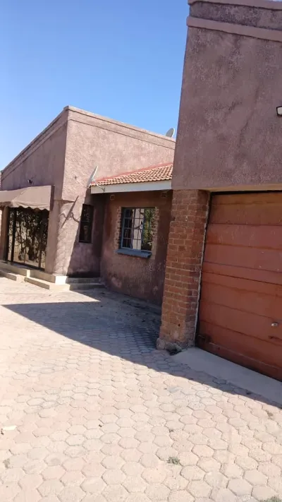 Four-Bedroom House with Cottage for Sale in Old Zimre Park