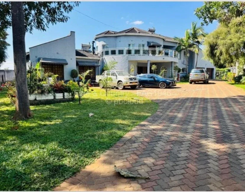 Borrowdale Brooke modern home with pool, cottage and borehole