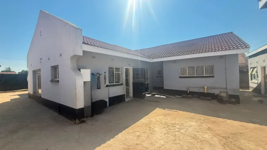 3-Bedroom Family Home with Self-Contained Cottage in New Marlborough
