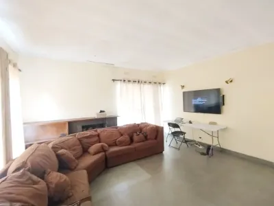 Spacious 5-Bedroom Family Home with Cottage in Ashdown Park, Mabelreign
