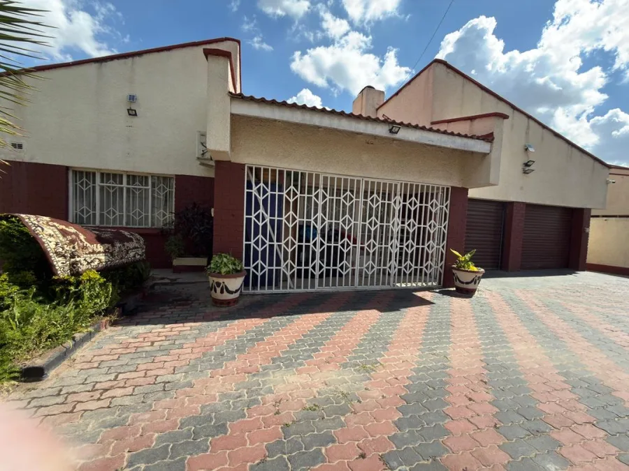 4-Bedroom House in Waterfalls with Solar System & Borehole