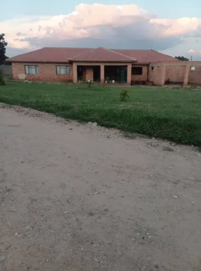 9-Roomed Semi-Finished House, Mapako, Chinhoyi