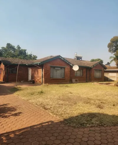 3-Bedroom House to Rent in Westgate with Solar and Borehole
