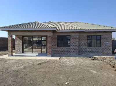 Two-Bedroom Cottage on 1,026 sqm Stand in Avondale West