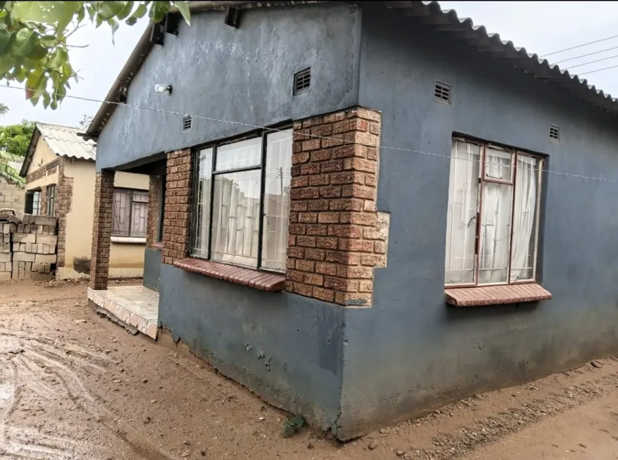 Kwekwe Mbizo section 15 five roomed house for sale