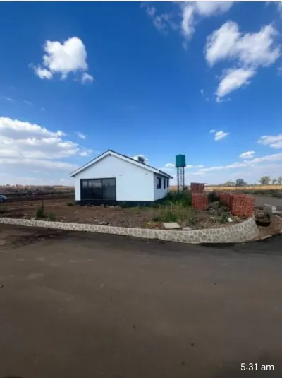 Pomona City 588 sqm Corner Stand with 2-Bed Cottage