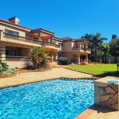 Luxury 6-Bedroom House with Pool in Borrowdale, Brooke Road
