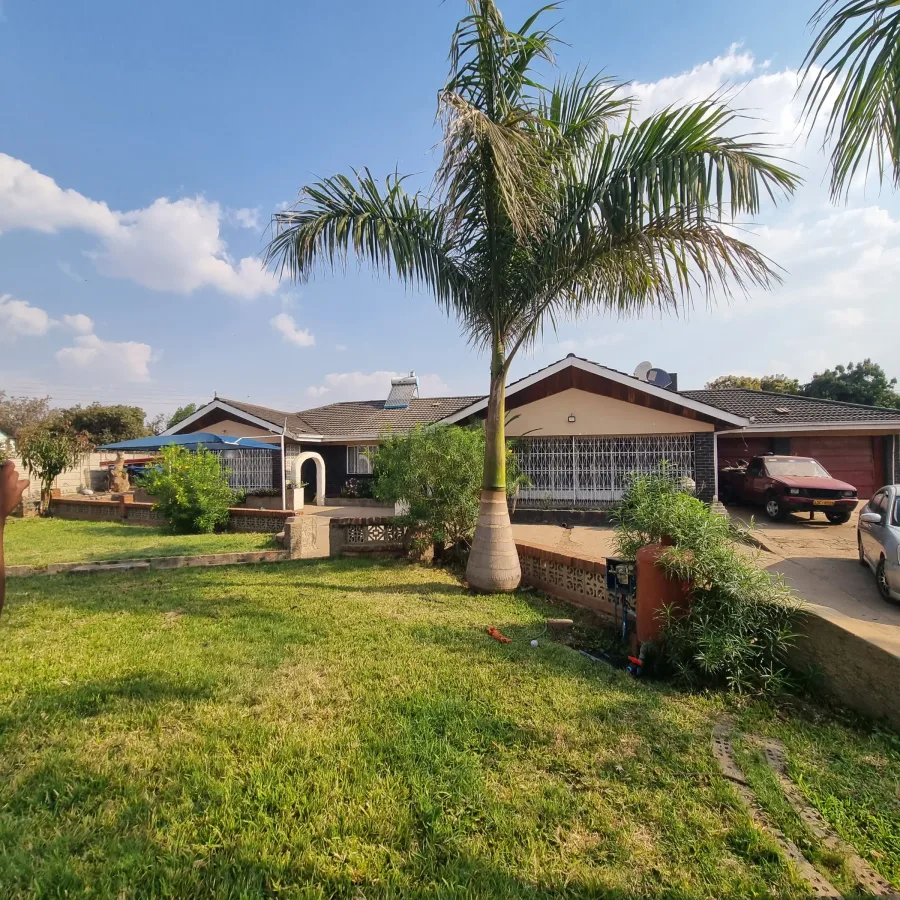 Old Marimba 5-Bedroom Home with Cottage on 3,000m² Stand