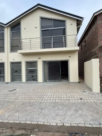 Modern 4-Bedroom Duplex House to Rent in Rainham Park