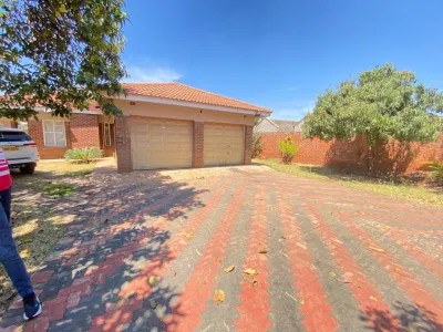 4-Bedroom House with Borehole on 1,000sqm in Westgate Adlyn