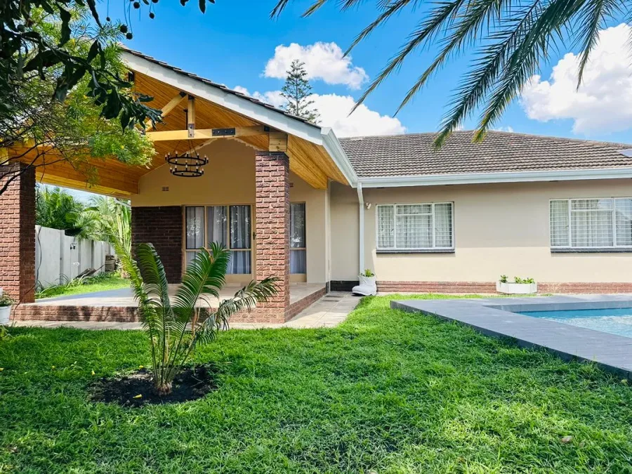 Contemporary 3-Bedroom House with Solar & Pool in Mabelreign
