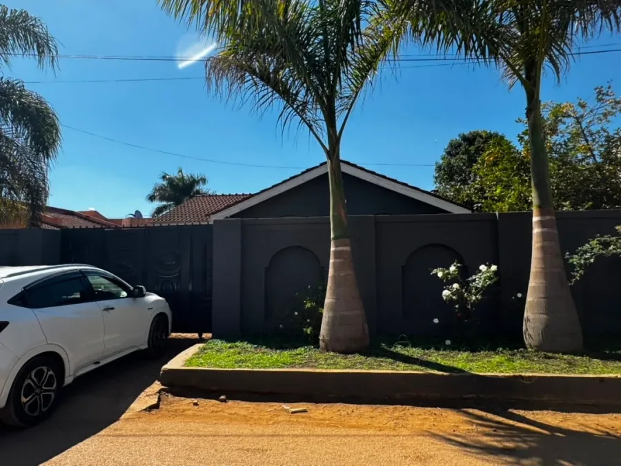 Modern 5-Bedroom House in Bloomingdale, Harare West