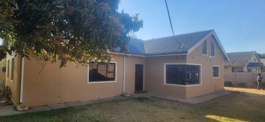 Modern 3-Bedroom Home with Cottage, Avondale West